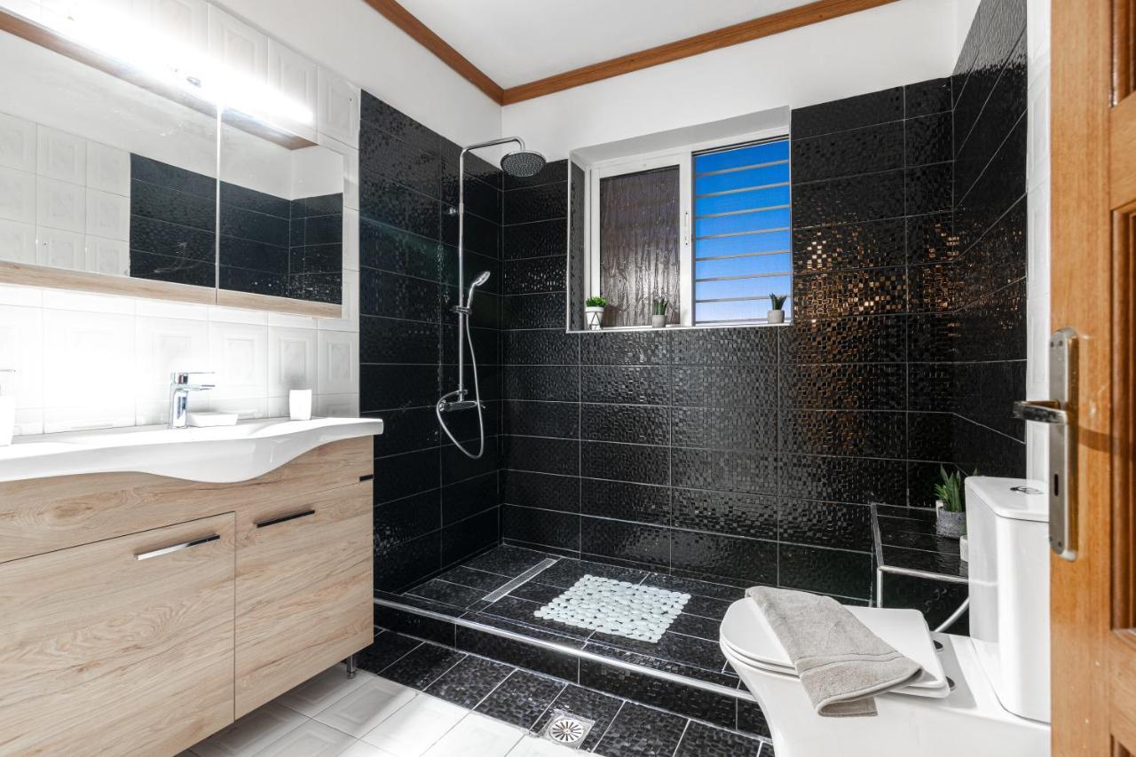 Galadriel Villa With Private Pool & Jacuzzi Κάτω Γερακάρι Εξωτερικό φωτογραφία