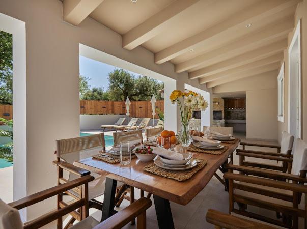 Galadriel Villa With Private Pool & Jacuzzi Κάτω Γερακάρι Εξωτερικό φωτογραφία