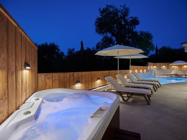 Galadriel Villa With Private Pool & Jacuzzi Κάτω Γερακάρι Εξωτερικό φωτογραφία