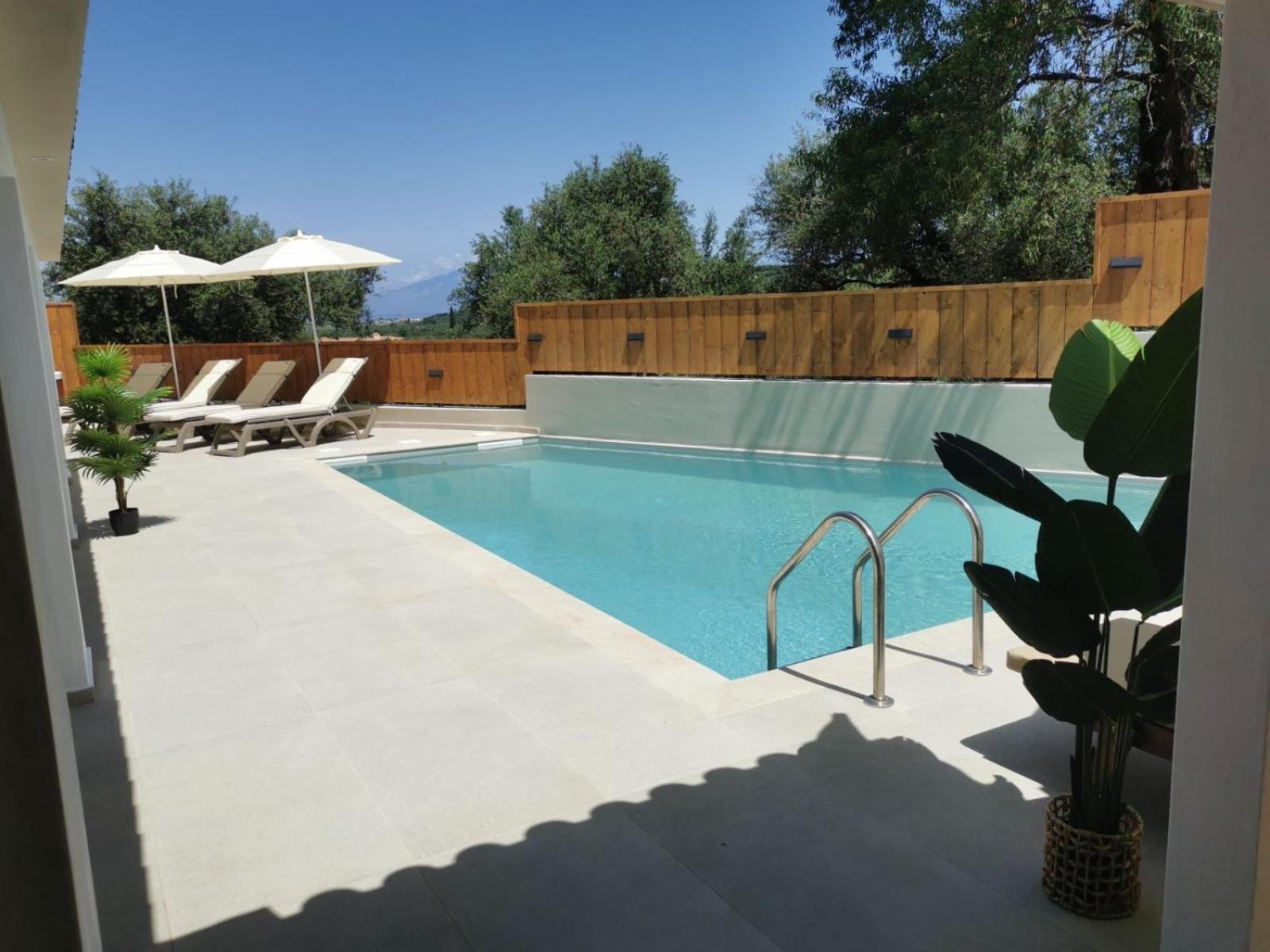 Galadriel Villa With Private Pool & Jacuzzi Κάτω Γερακάρι Εξωτερικό φωτογραφία